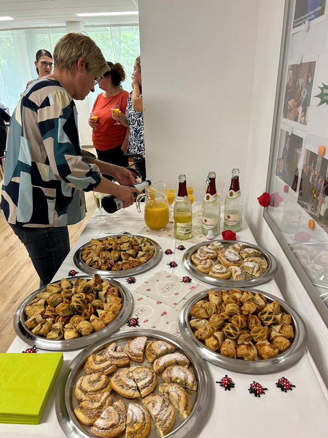 Das Bild zeigt das Buffet an der ESm Feier